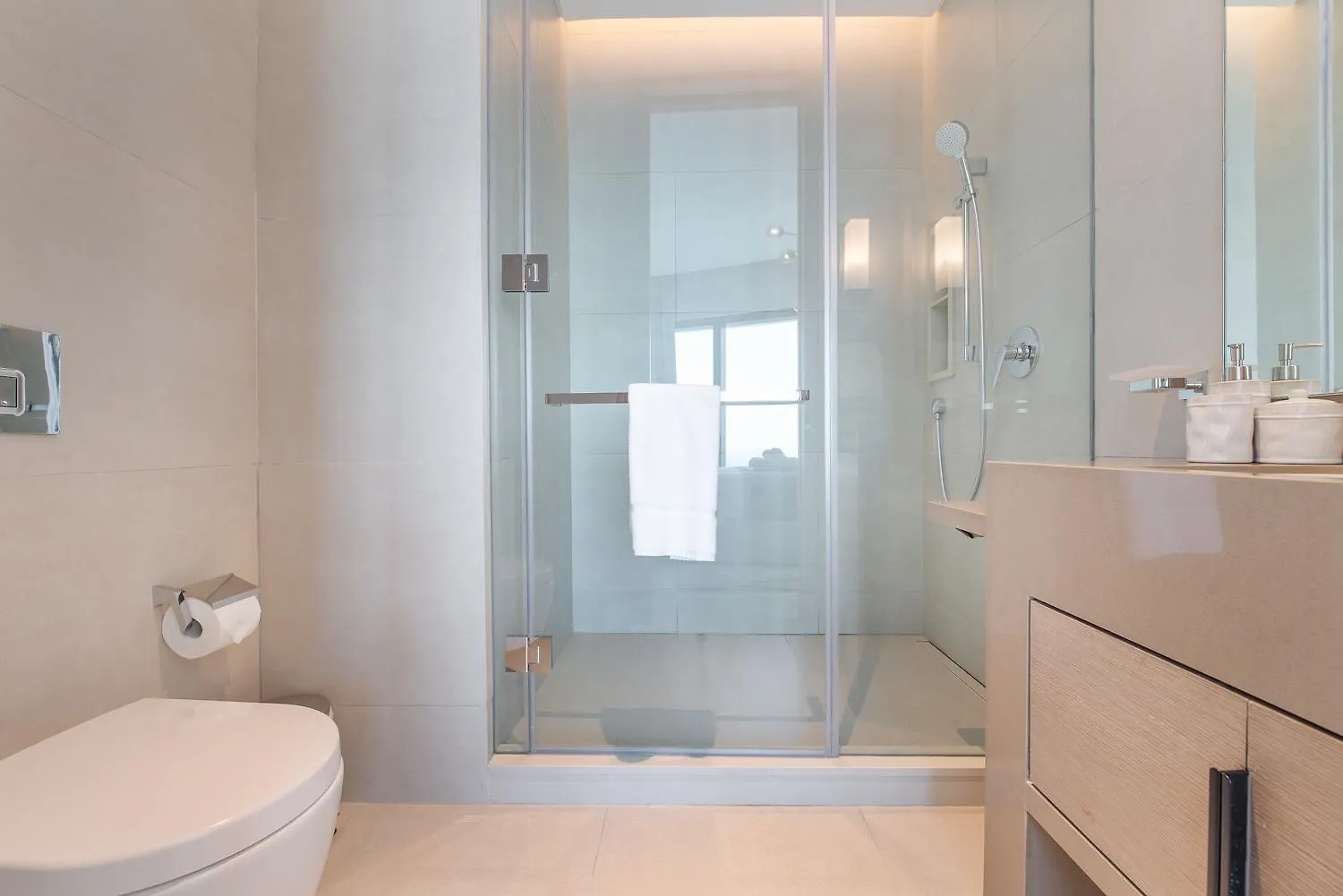 Fantastic High Floor 3Bed Apartment By Suiteable Dubai