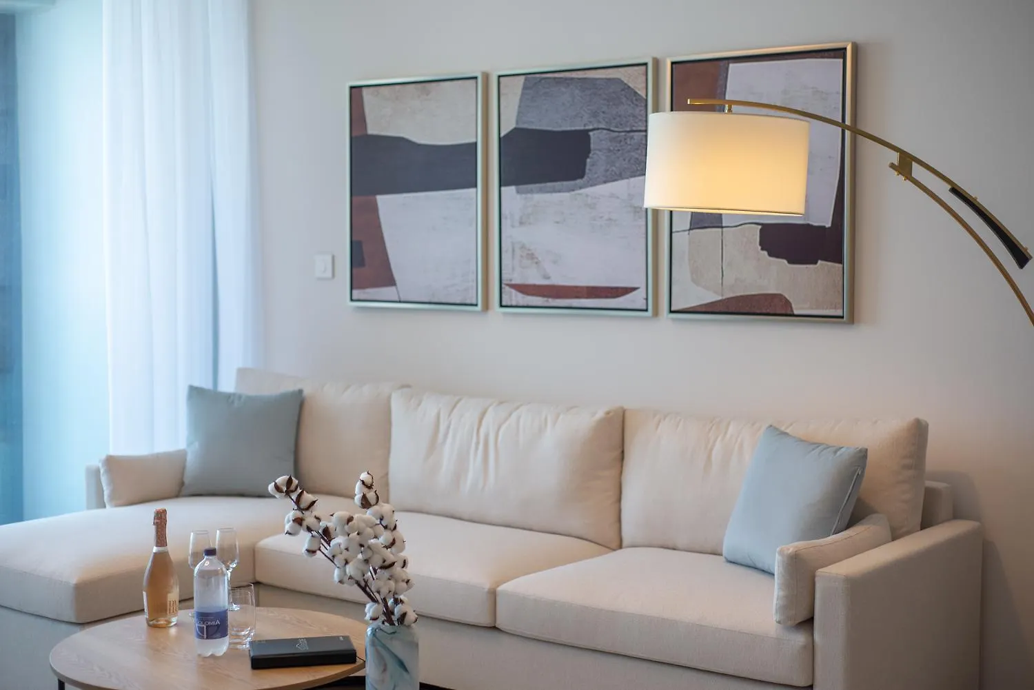 Fantastic High Floor 3Bed Apartment By Suiteable Dubai
