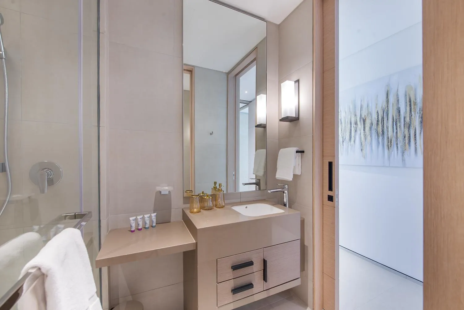 Fantastic High Floor 3Bed Apartment By Suiteable Dubai